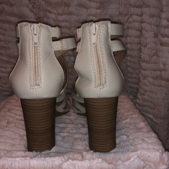 🌟American Eagle Off-White Block Heels🌟 - Picture 3 of 6